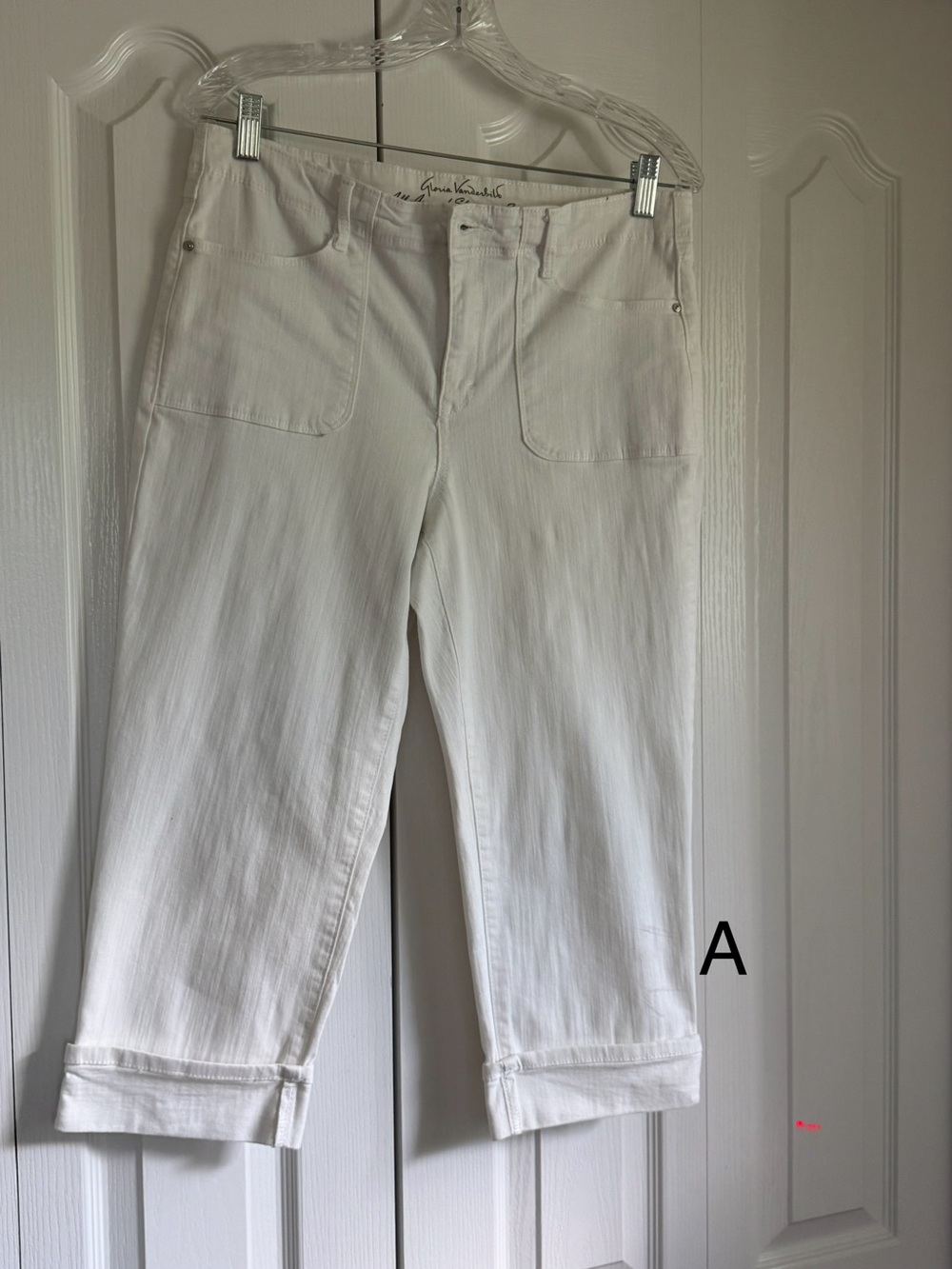 Gloria Vanderbilt White Cropped Jeans with Turned Cuffs